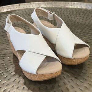 CLARKS White Leather Women's Annadel Parker Wedge Sandal NWOT Size 7.5W